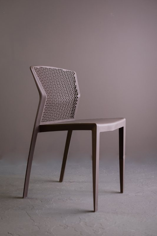 Cadeira Peti I'M IN HOME em polipropileno, design de Guto Índio da Costa, para ambientes corporativos