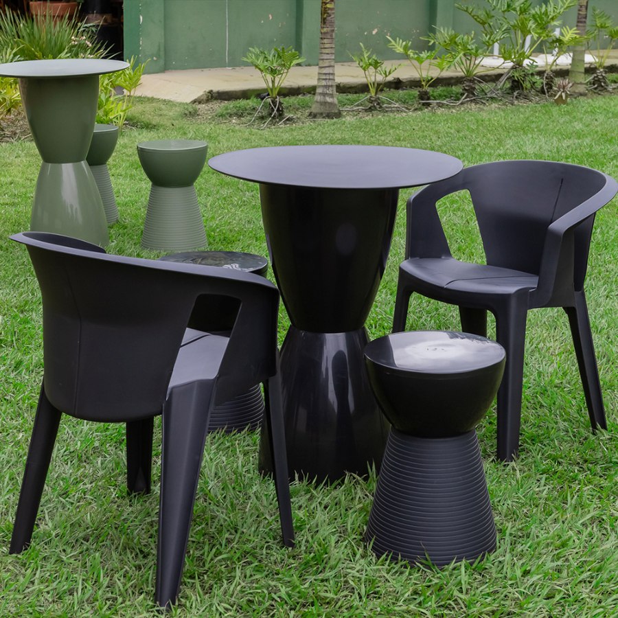 Combo Bloom I'M IN HOME preto em jardim externo